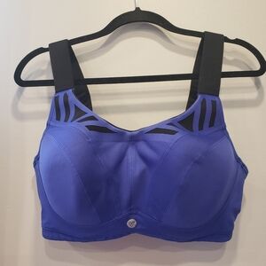 Sz 40DD Livi Active Molded Underwire Sports Bra